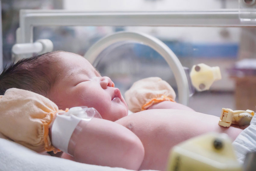 Bebé prematuro cuidado y desarrollo
